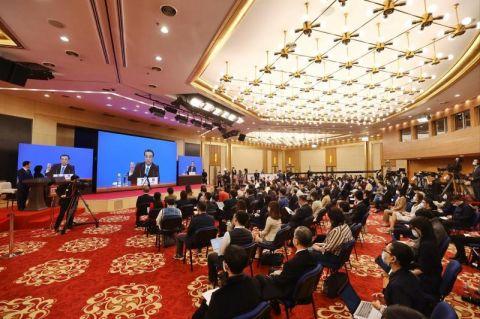 李克強(qiáng)：今年政府支出更多向民生領(lǐng)域傾斜，特別是義務(wù)教育和基本醫(yī)療